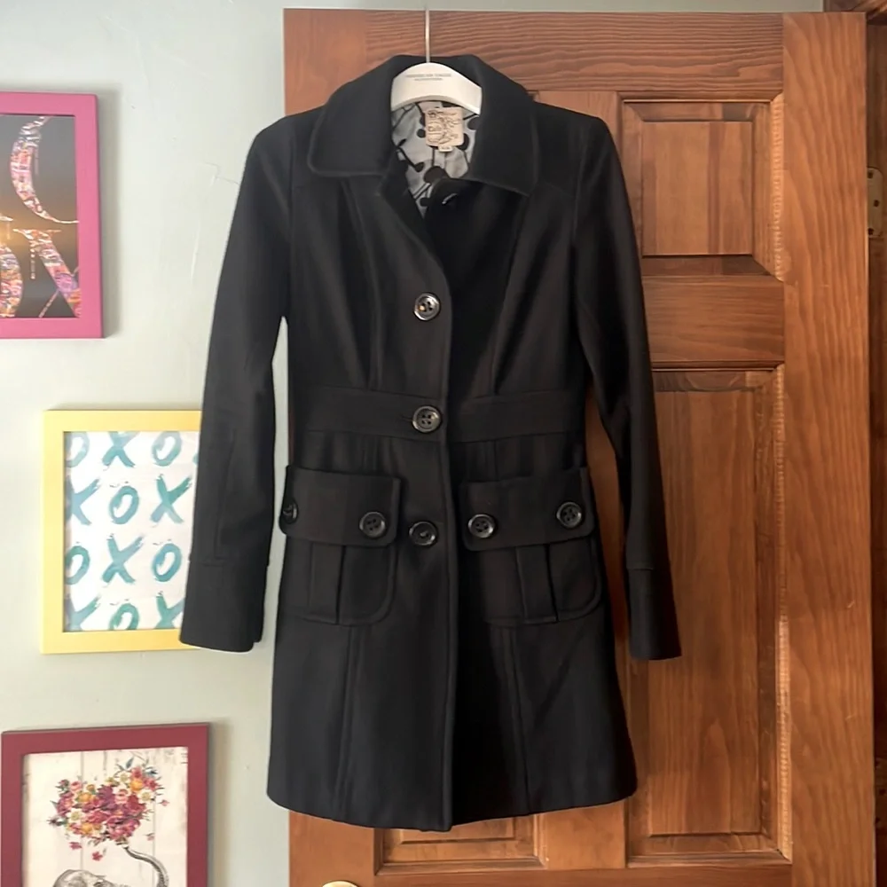 Beautiful black coat - Picture 1 of 4